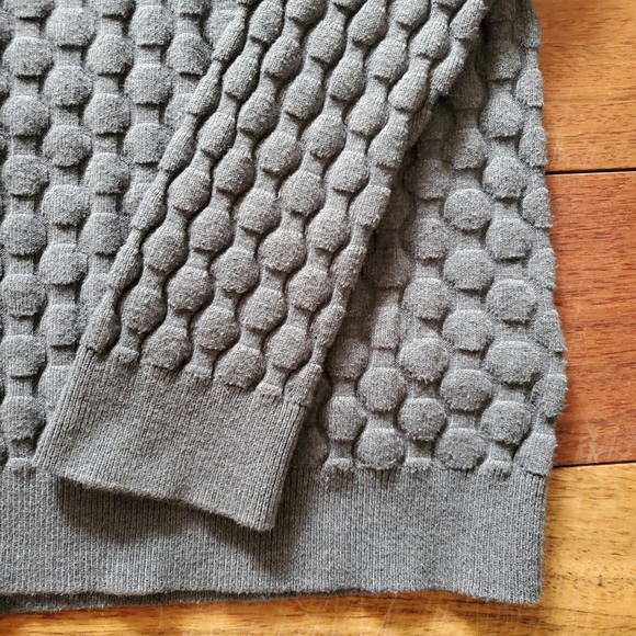 🔖5/$25 H&M Sweater - Picture 6 of 7